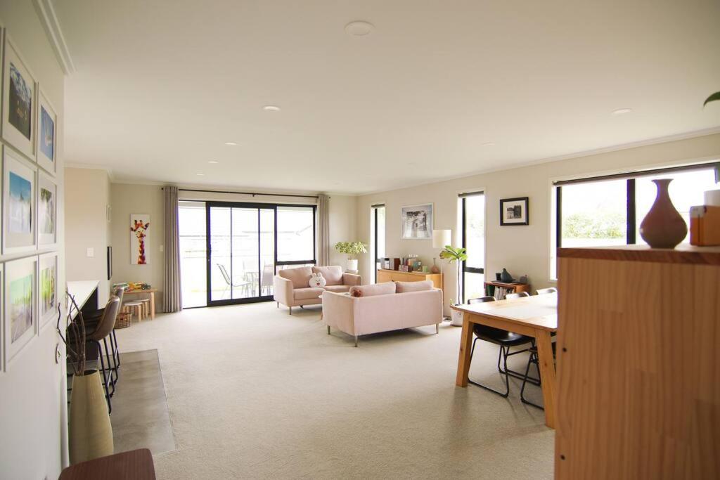 House In Hamilton Villa Exterior photo